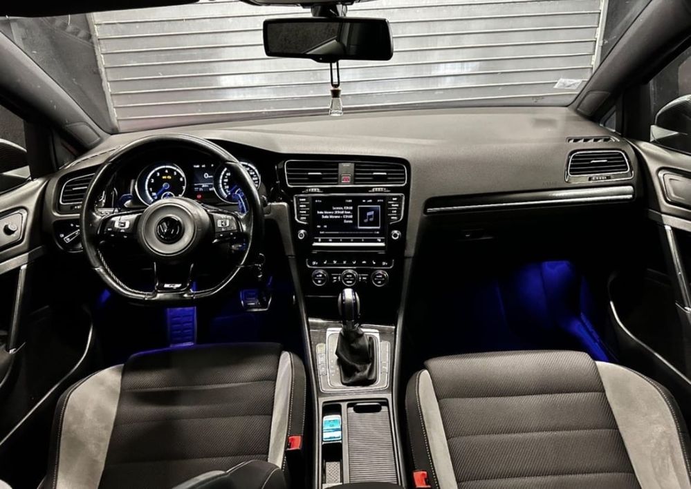 VW Golf R Variant