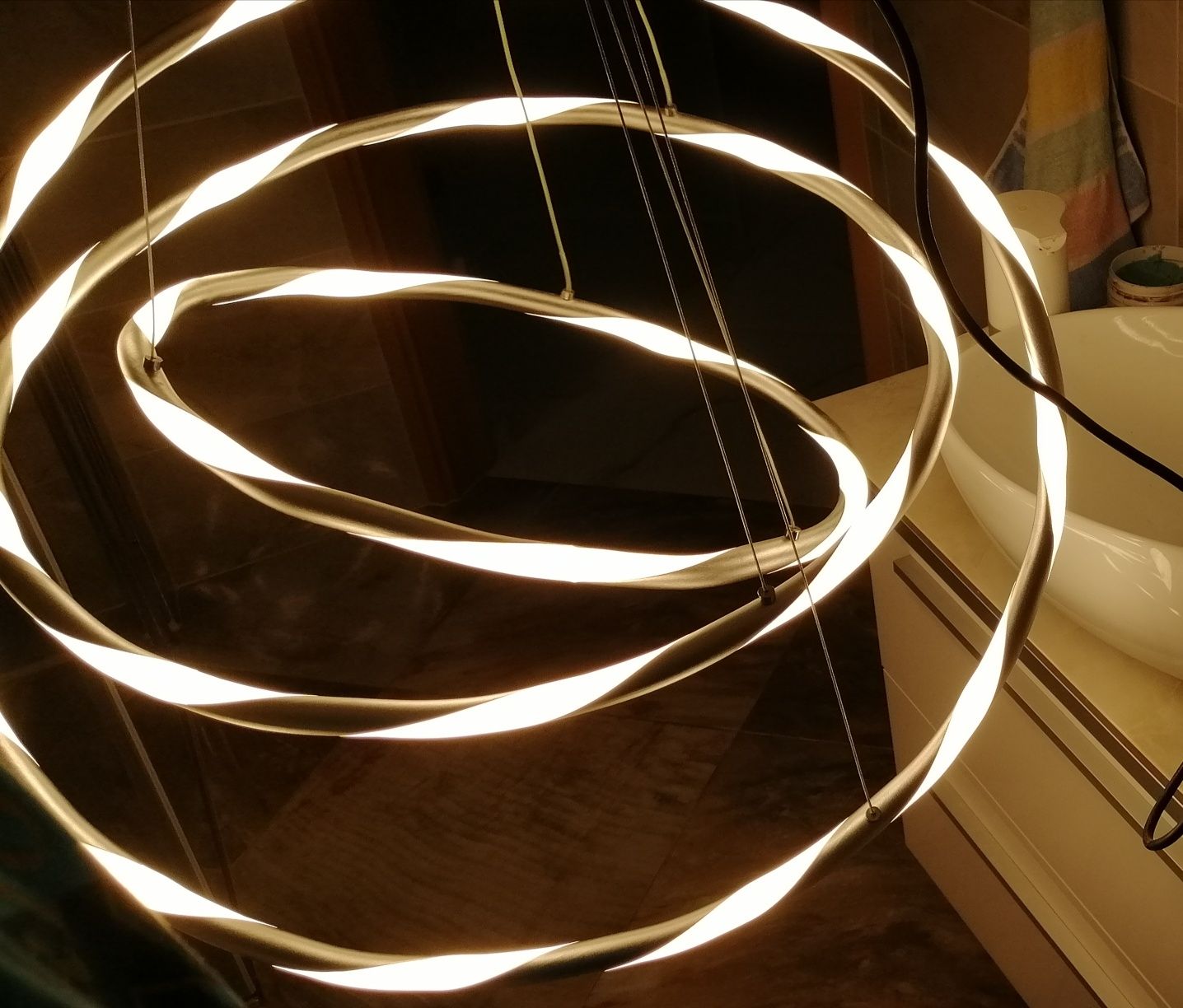 Lampa wisząca żyrandol LED Twister okrągła NOWA salonu koła koło