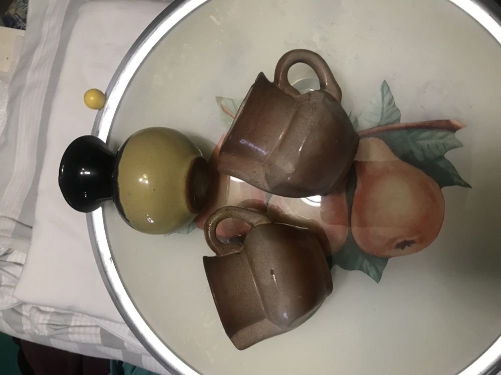 Кувшини, збанок з кольорового скла