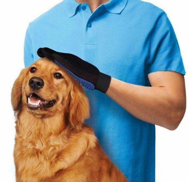 Перчатка щётка для ухода за шерстью кошек и собак True Touch