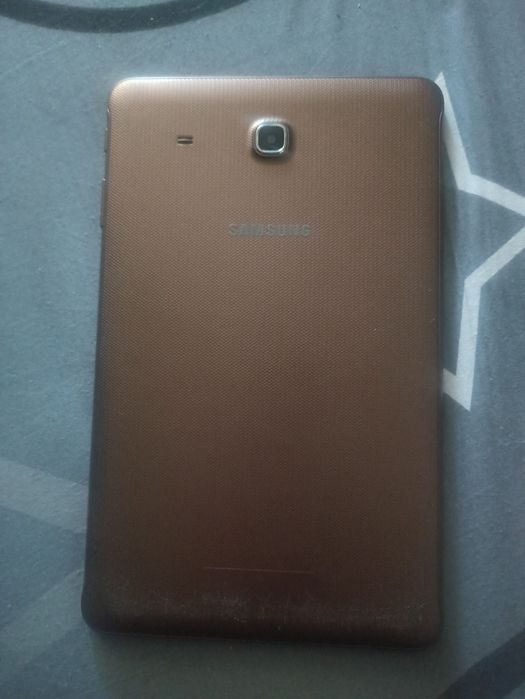 Планшет самсунг в не робочому стані на запчасті