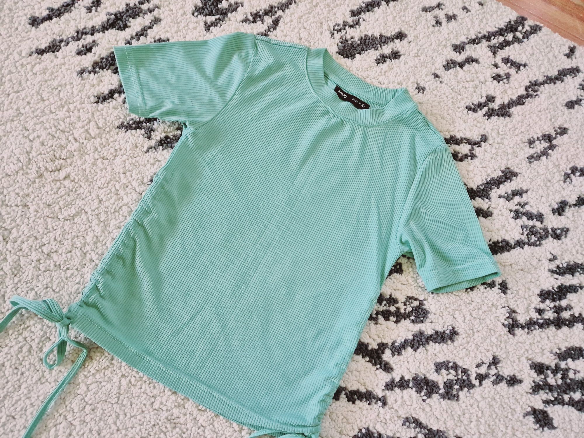 Zielony miętowy top XXS 32 Sinsay koszulka bluzka prążki  T-shirt