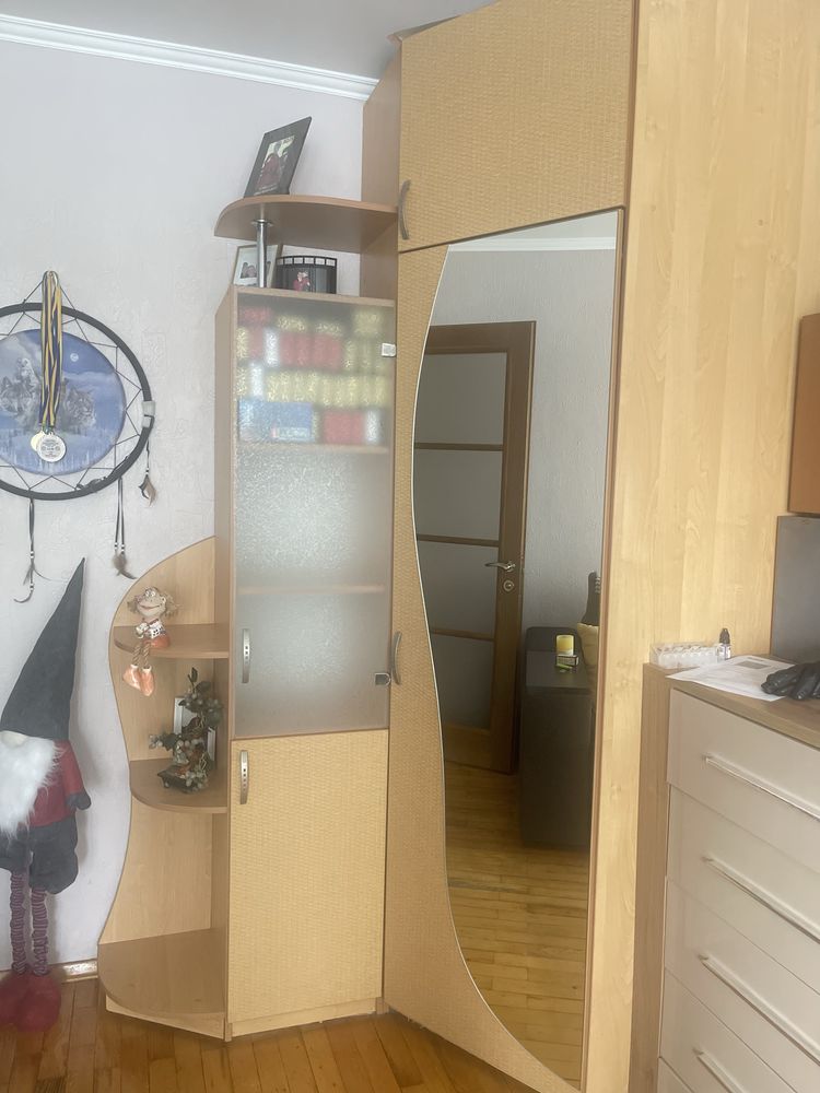 Шкаф угловой в спальню