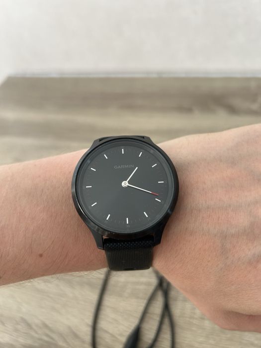 Продам смарт-годинник Garmin Vivomove 3