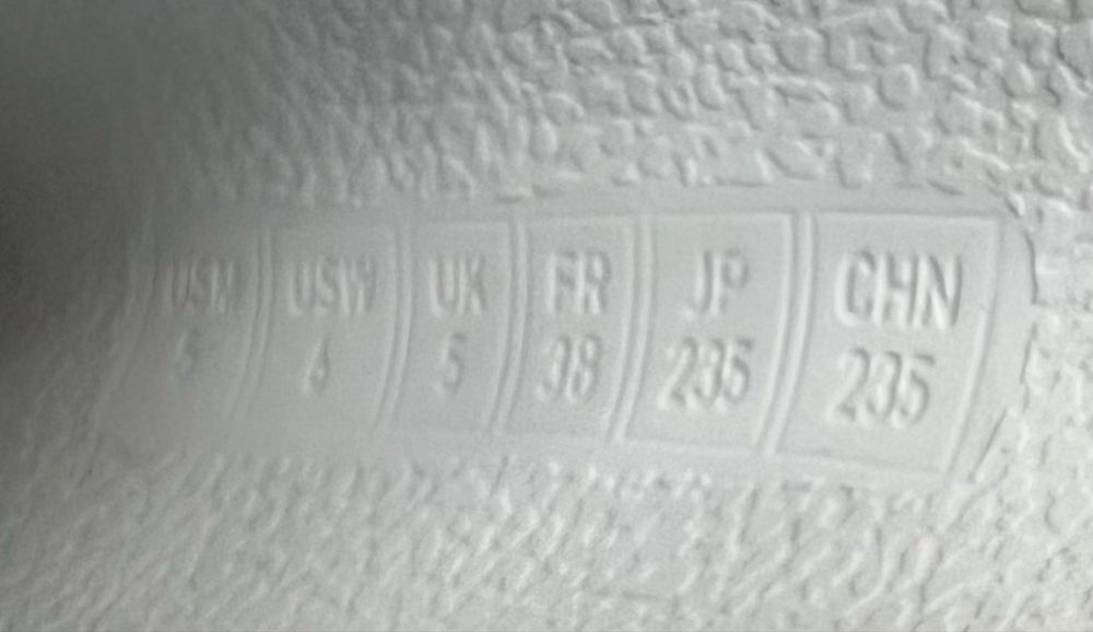 Жіночі оригінальні тапочки Adidas 37-38 розмір