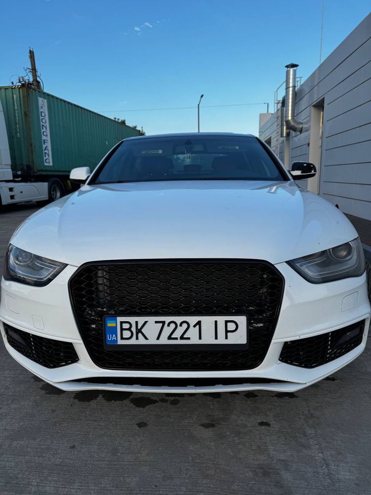 Audi A4 Premium S-Lain 2013 rest