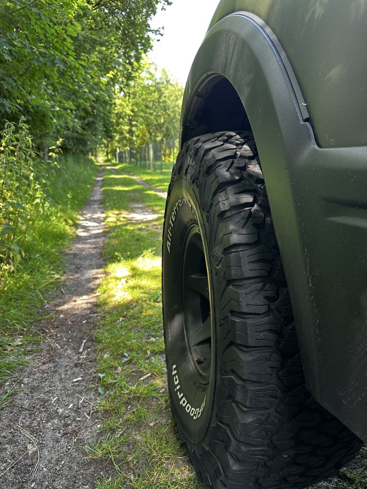 Mitsubishi Pajero, silnik BMW, 35” cali