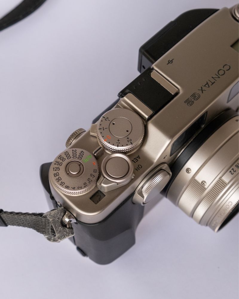 Contax g2 35mm ( data back ) + Biogon 28mm f/2.8