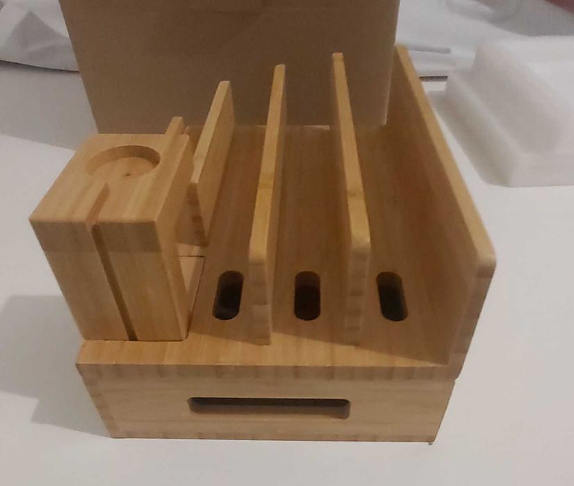 Estação de Carregamento USB de Bambu para Dispositivos