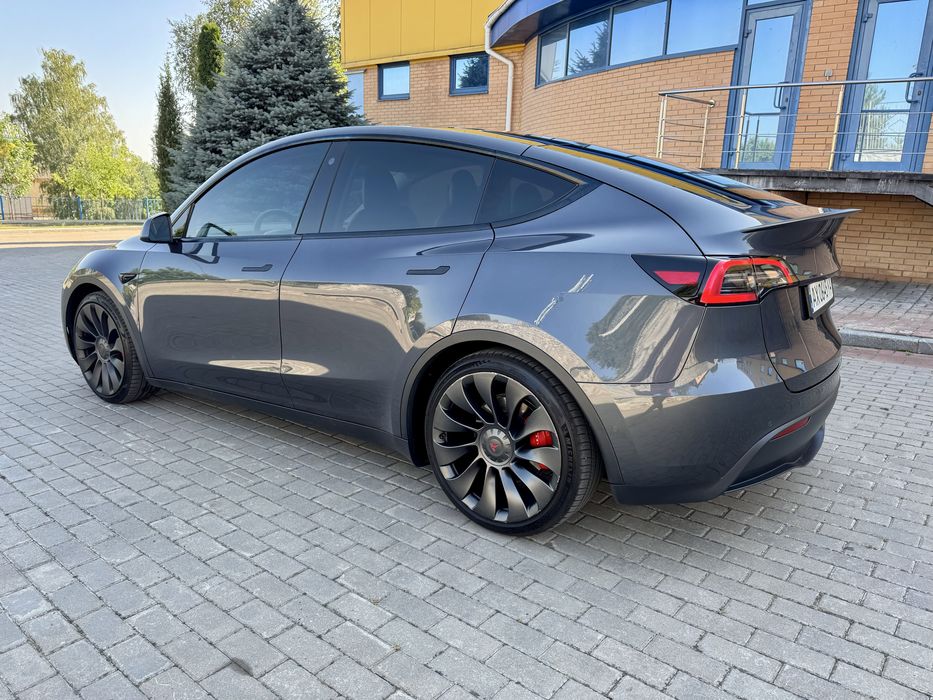 Tesla Y Performence