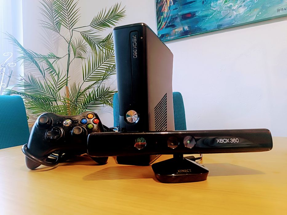 Zestaw - XBOX 360 Kinect, Pad, 7 gier