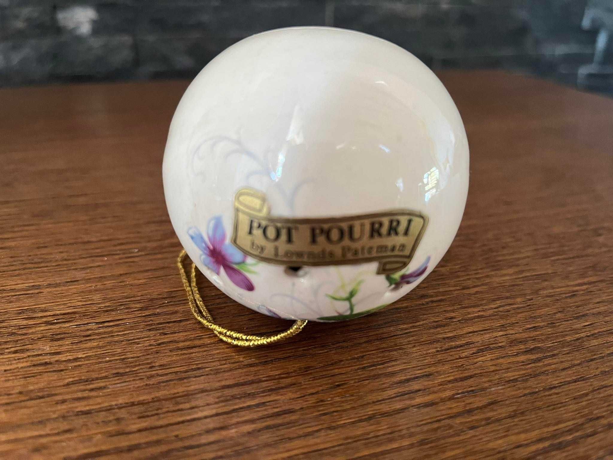 Porcelanowa kula na pachnący susz Pot Pourri fiołki