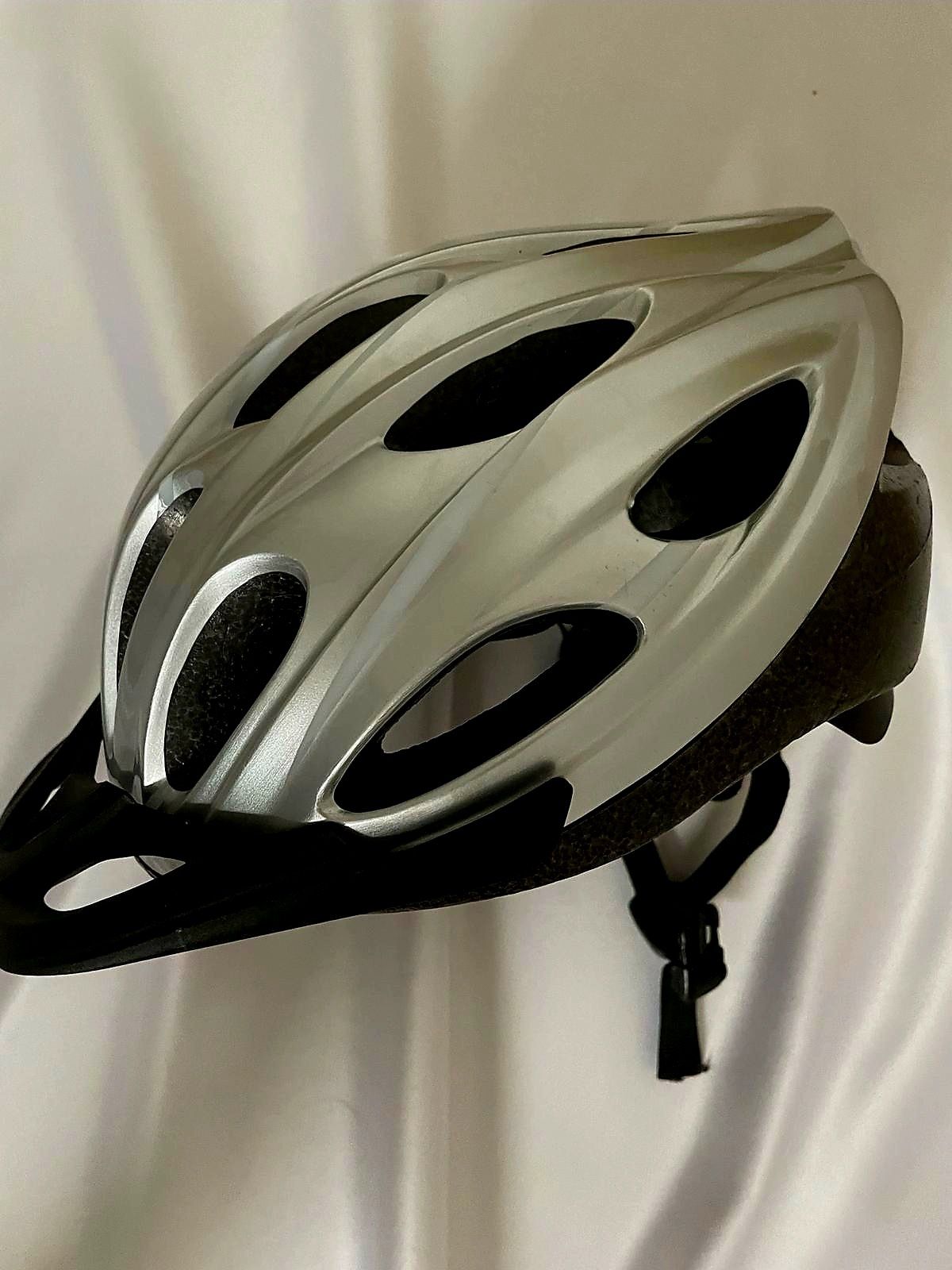 Kask rowerowy stan bardzo dobry Okazja !