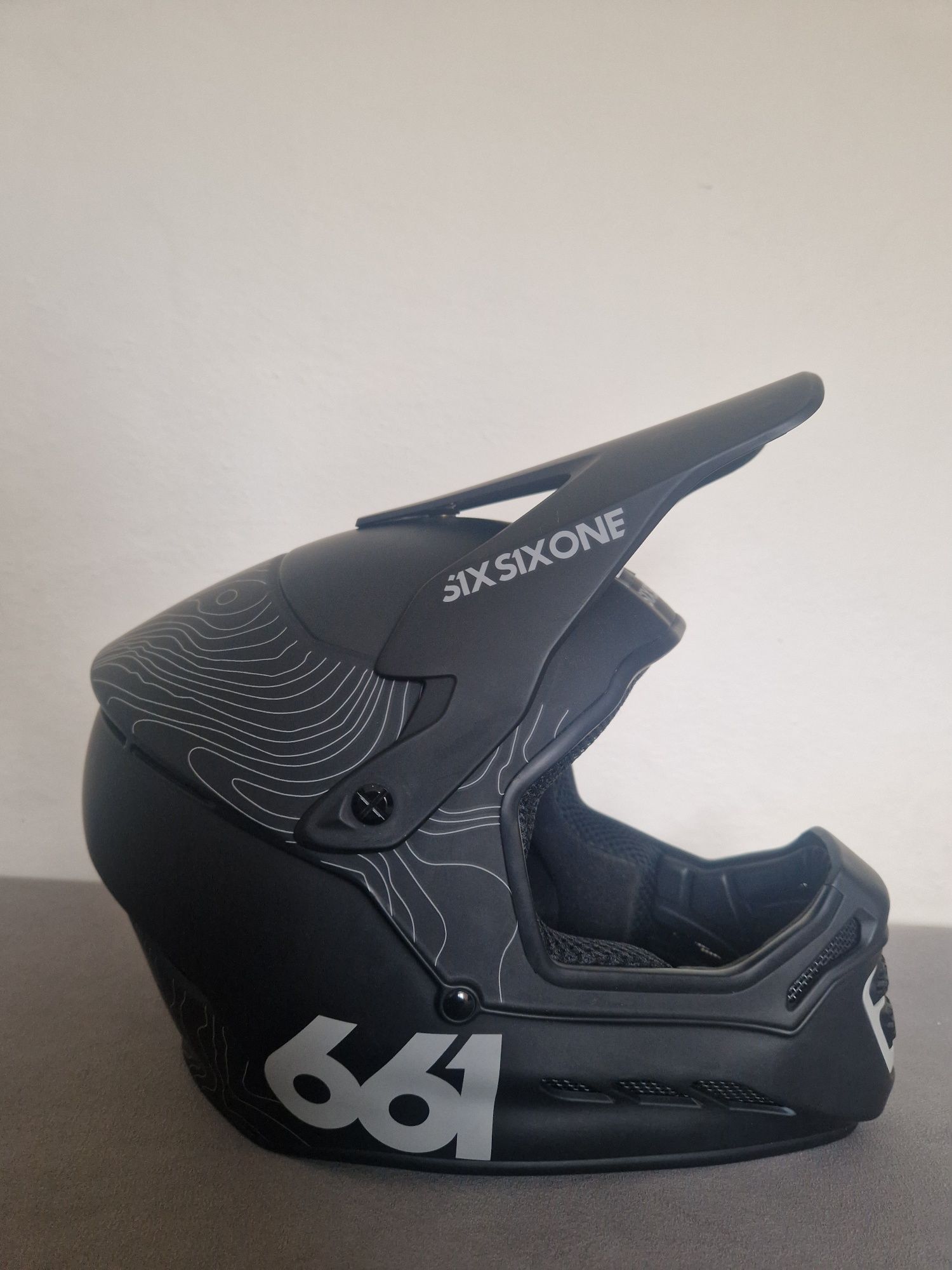 Kask six six one rozmiar M