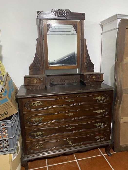 Comoda antiga em bom estado 100 anos