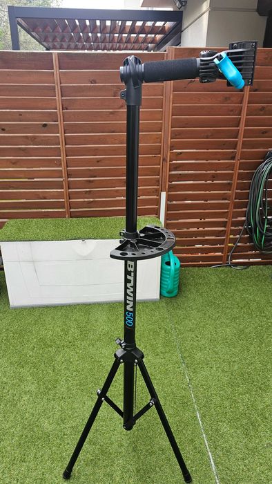 B-Twin 500 - stojak serwisowy dla roweru