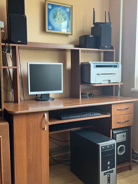 Компютерний стіл