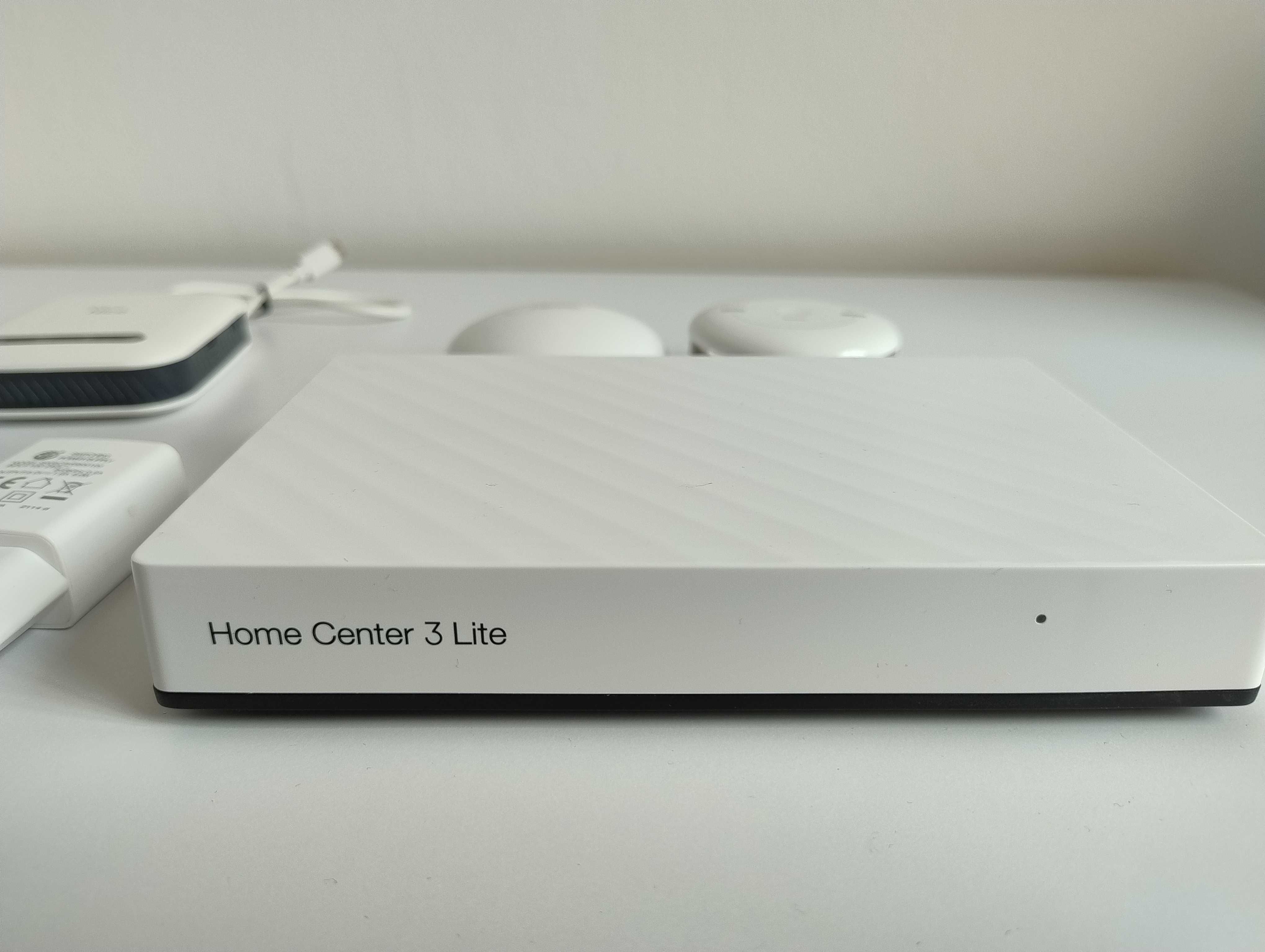 Fibaro Home Center 3 Lite + czujniki (dym i woda) + Powerbank Nice