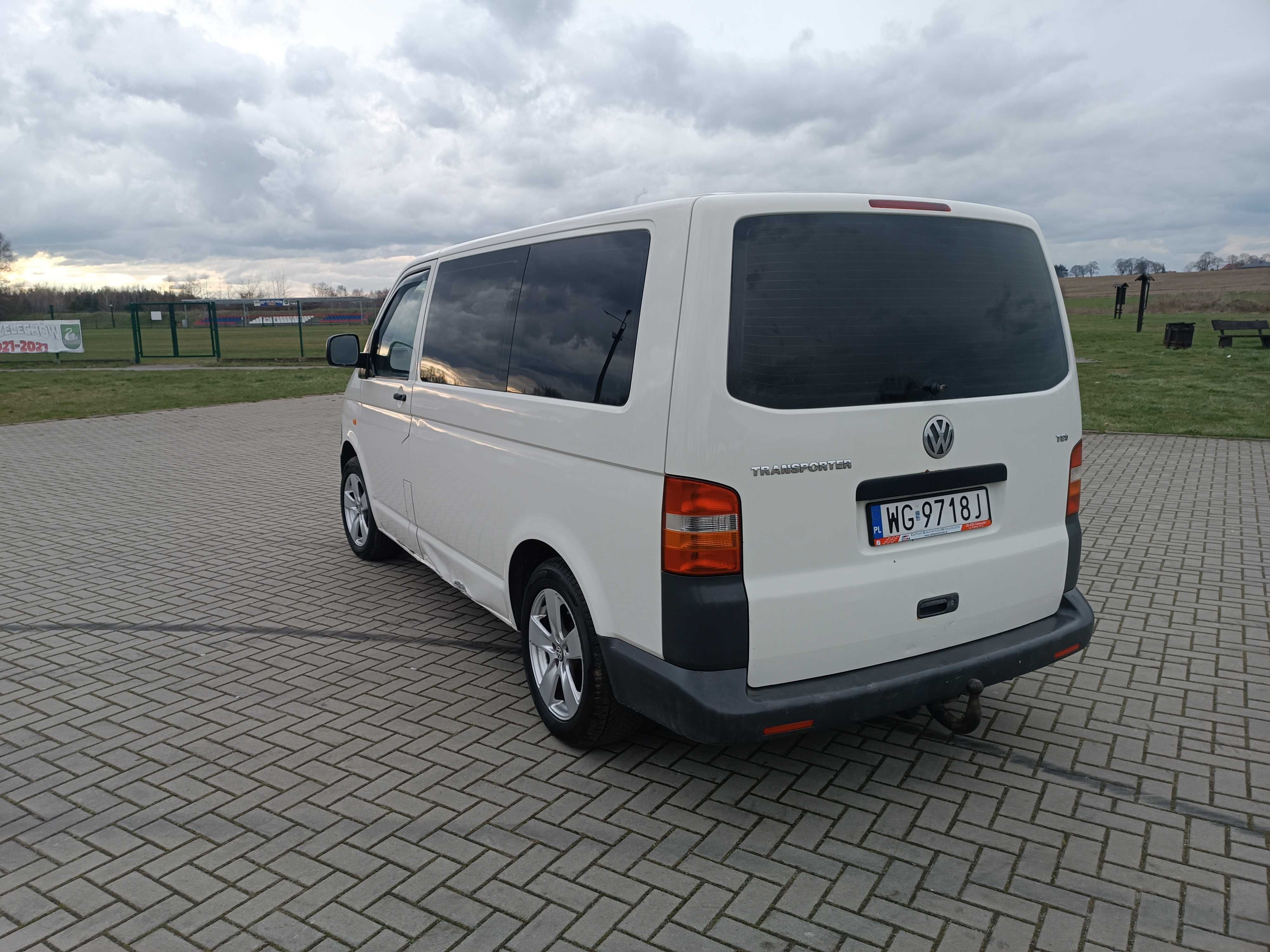 Volkswagen Transporter T5 brygadówka 6 osobowy