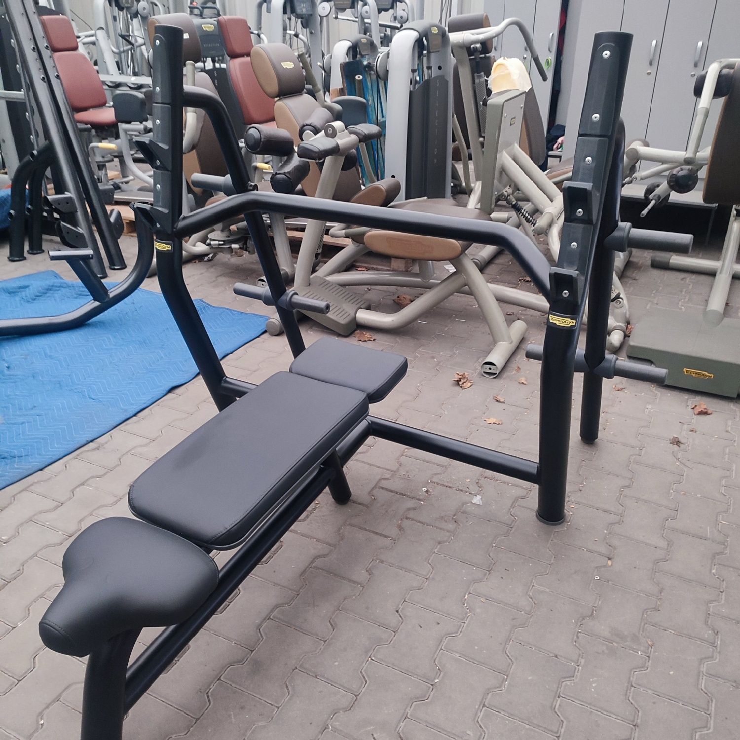 Ławka olimpijska płaska Technogym