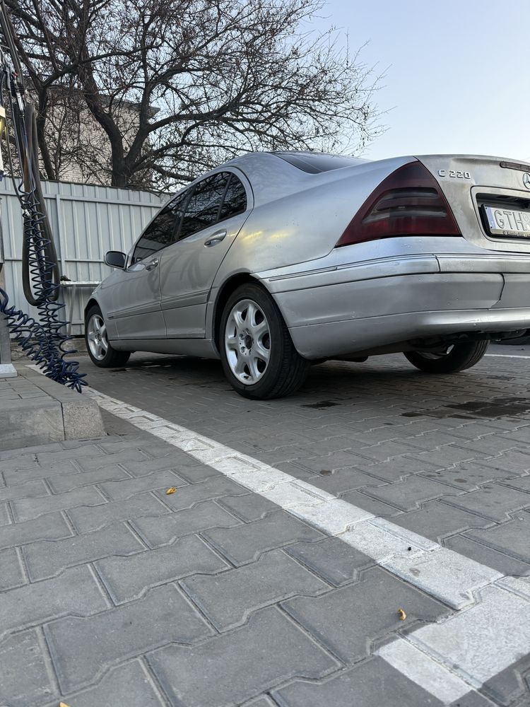 Мерседес w203 c220 2001 рік