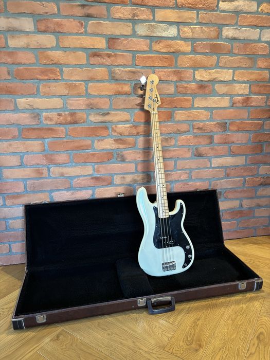 Fender Standard Precision Bass + seymour duncan spb-3 + case