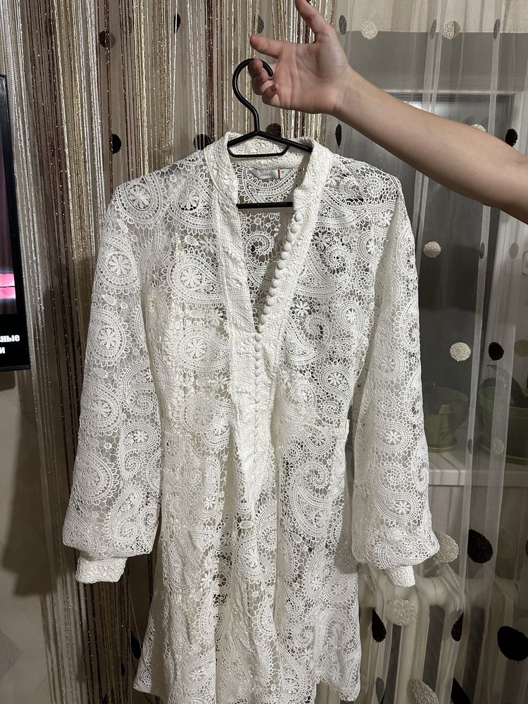 Продам білу мереживну сукню