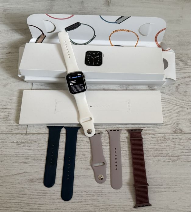 Apple Watch SE 44 mm GPS + Cellular