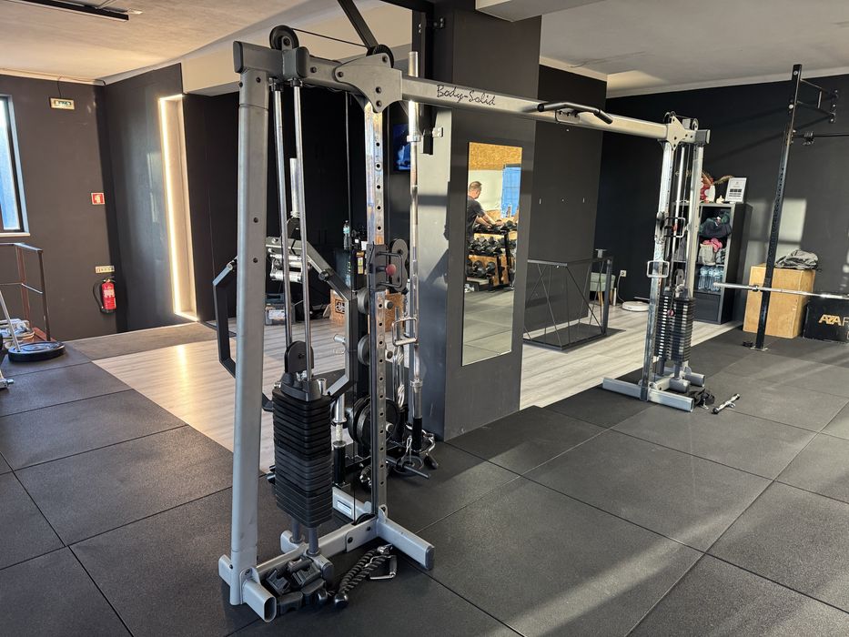 Crossover polia maquina musculação