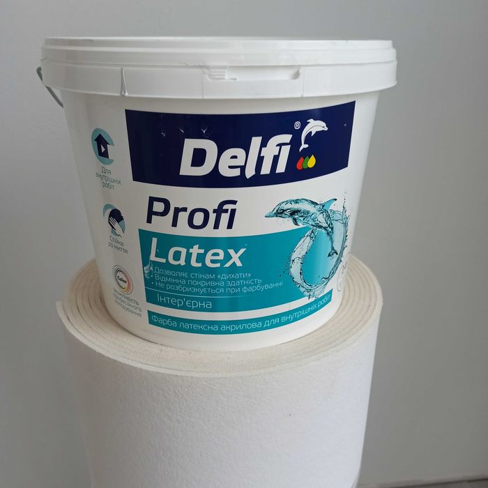 Акрилова фарба для внутрішніх робіт, зафарбована у світло-сірий колір.