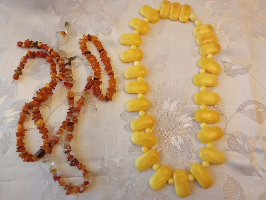 Янтарь  разный..