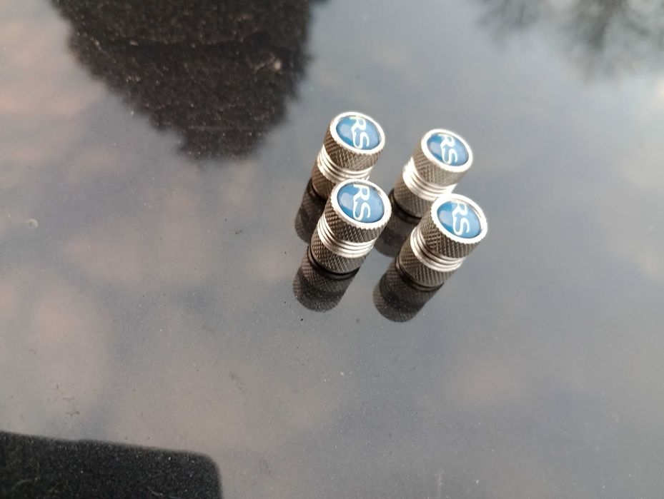 Nakrętki na wentyle osłonki czapki wentylki RS