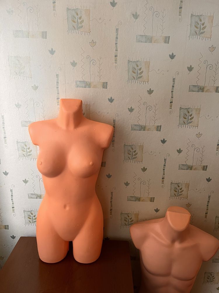 Manekin plastikowy on i ona