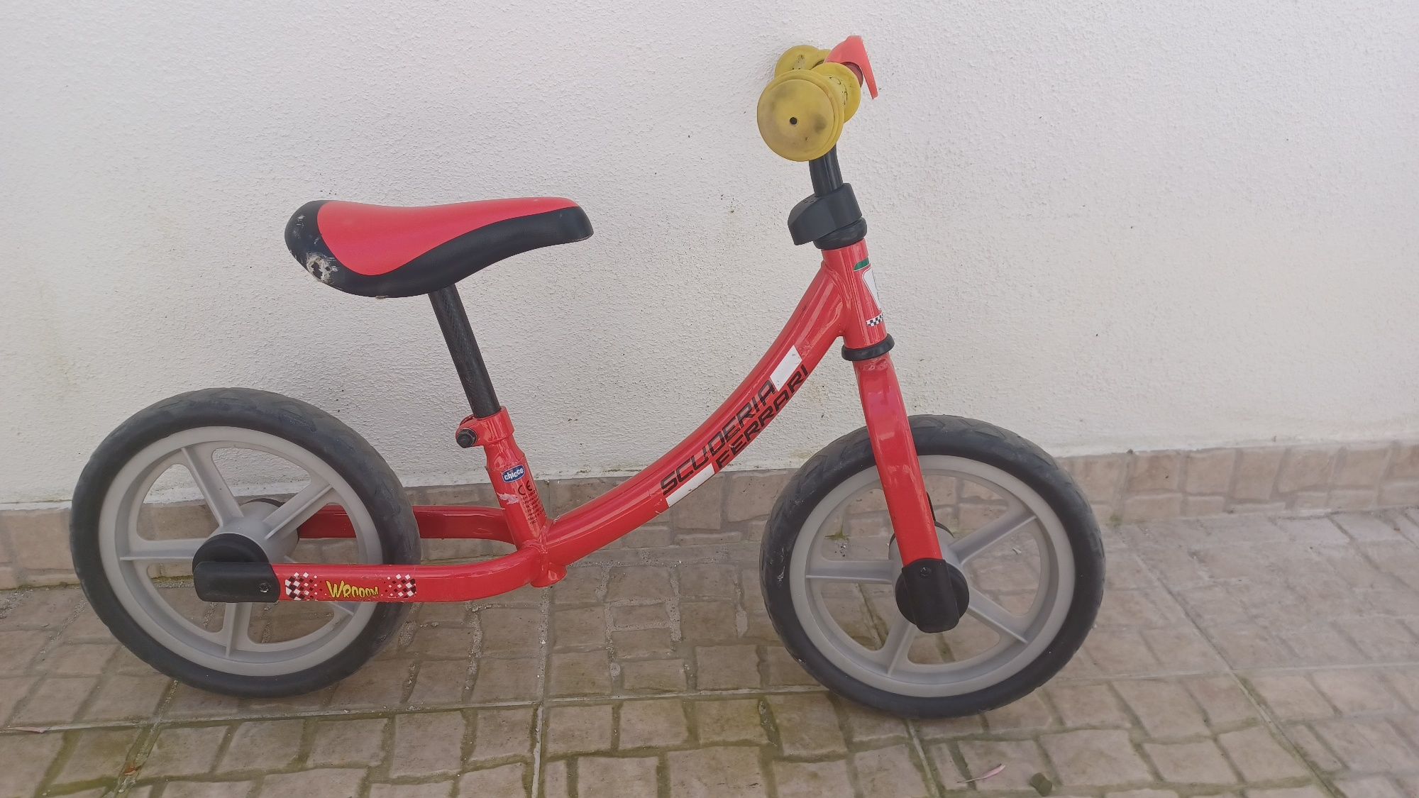 Bicicleta de criança sem pedais