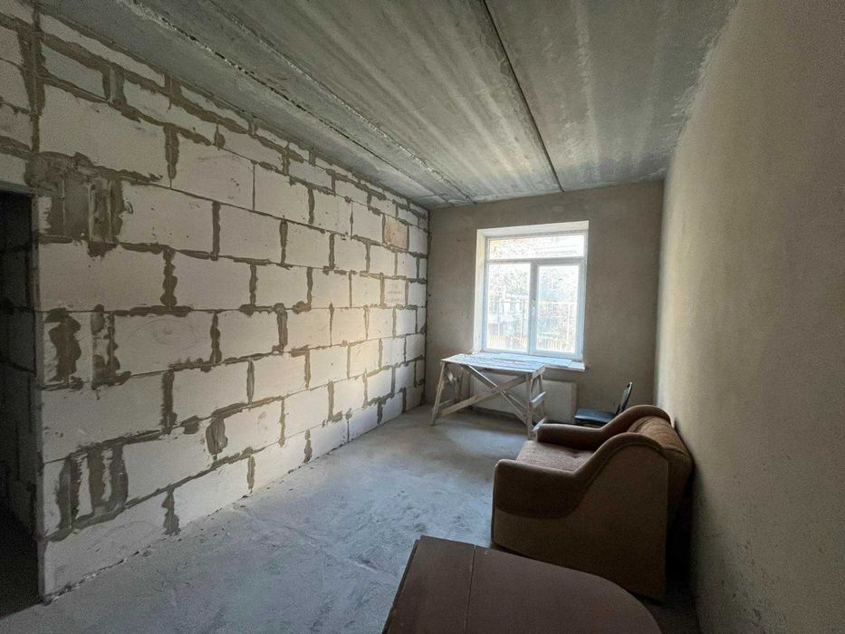 ПРОДАЖ 2-кімнатної квартири в престижній локації біля Озера (Виставка)