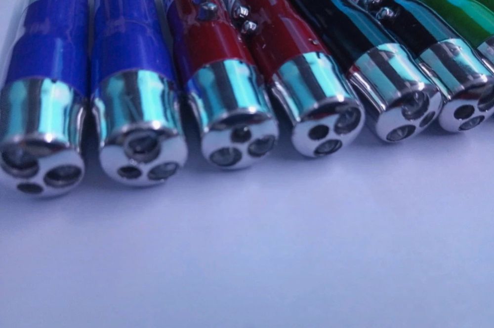 Latarka laser dla kota prezentacji światło uv nowa baterię 3w1 vb
