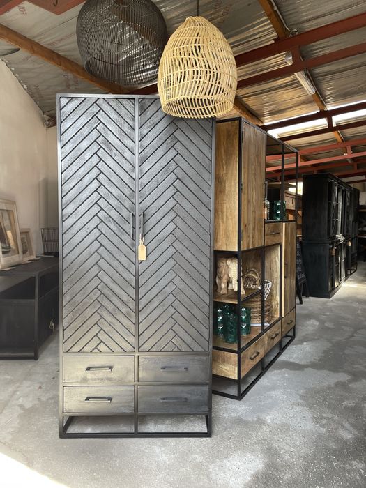 Szafa /drewno egzotyczne /jodełka /loft /styl industrialny