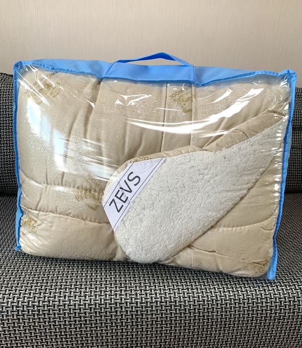 Дуже тепла ковдра з відкритим хутром. Zevs.