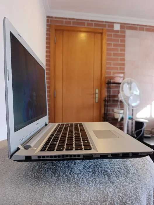 Lenovo Z51 i5-5200U - 8GB RAM 256GB SSD GPU R9-M375 2GB Dedicados