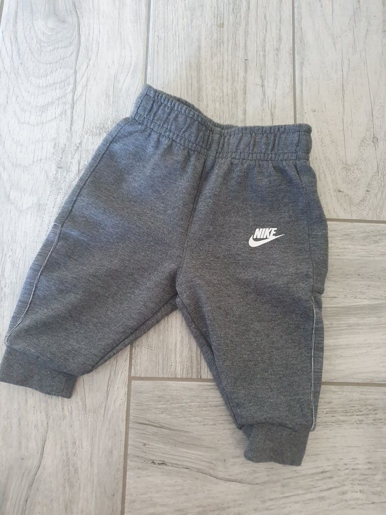 Kombinezon i spodnie nike dla dziecka , dres