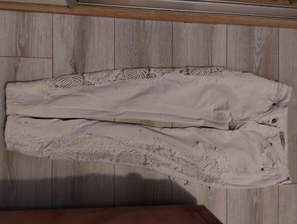 Spodnie białe z koronką Bestiny rozm XS