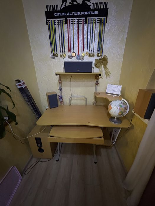 Компютерний стіл