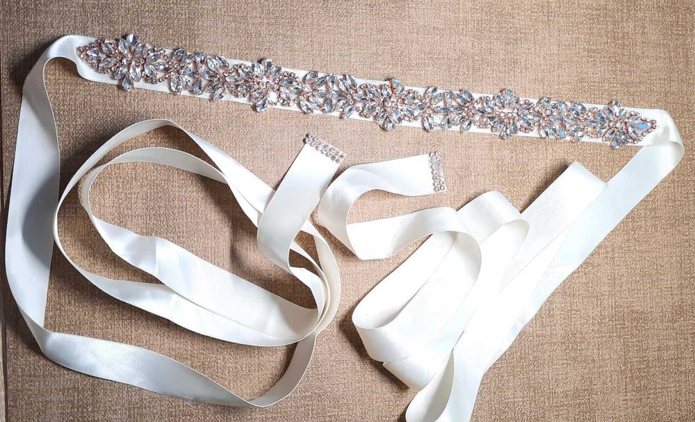 Розшитий стразами весільний або святковий пояс-стрічка