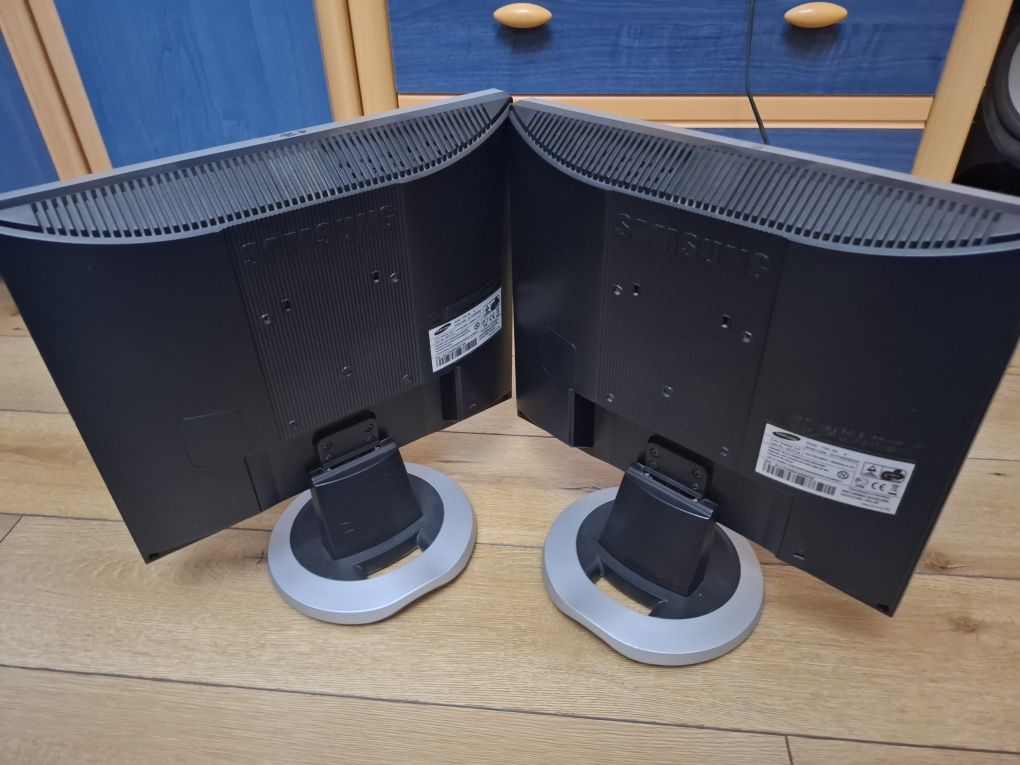 2 monitory pc Samsung