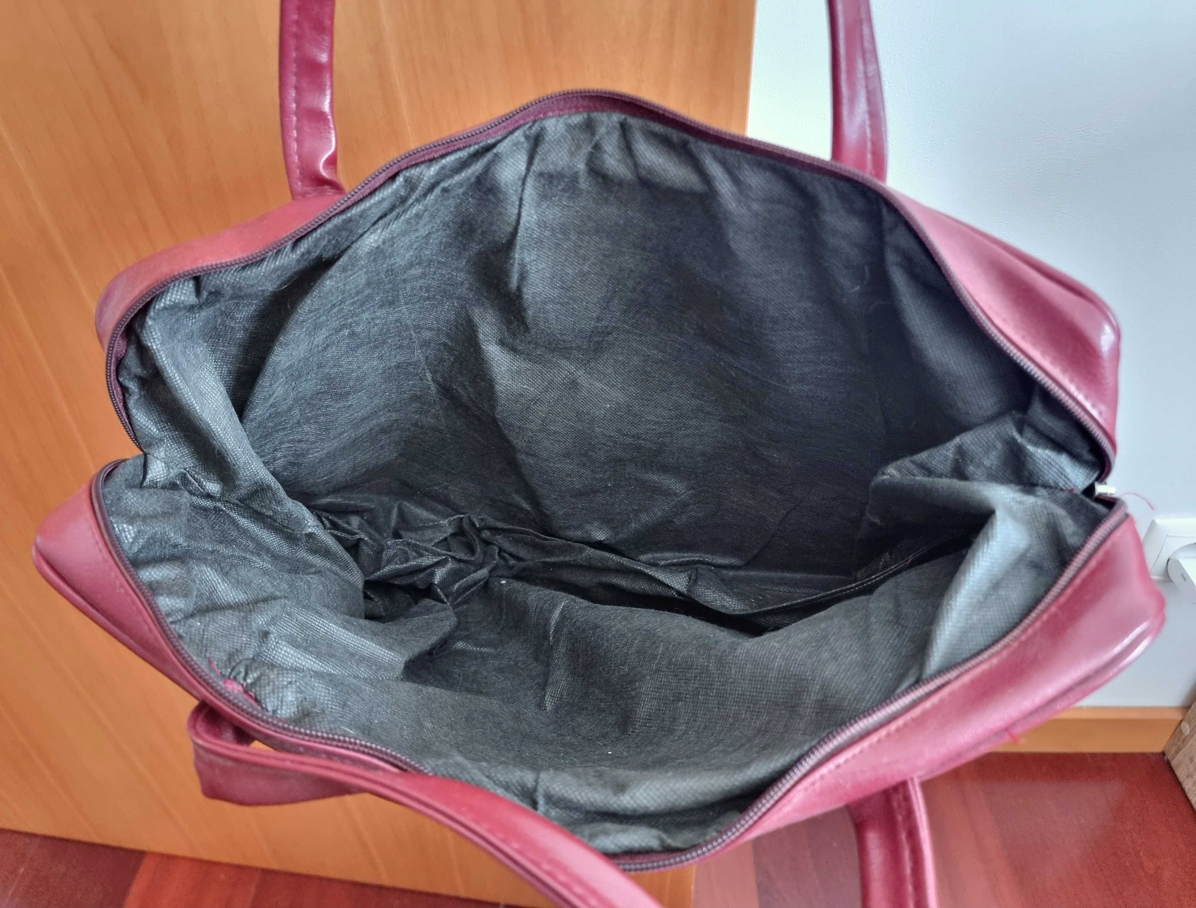 Mala bordeaux Design com formato para portátil
