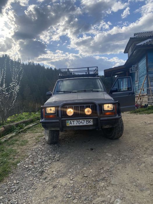 Джіпа черокі 2,5 турбо Дизель 1991 року пробіг