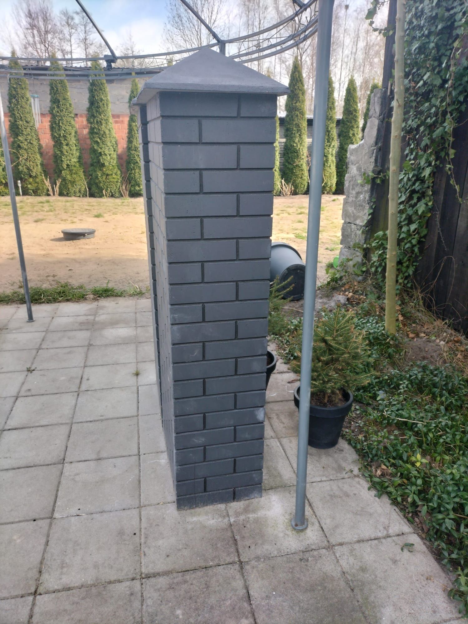 Słupy do bramy ala klinkier