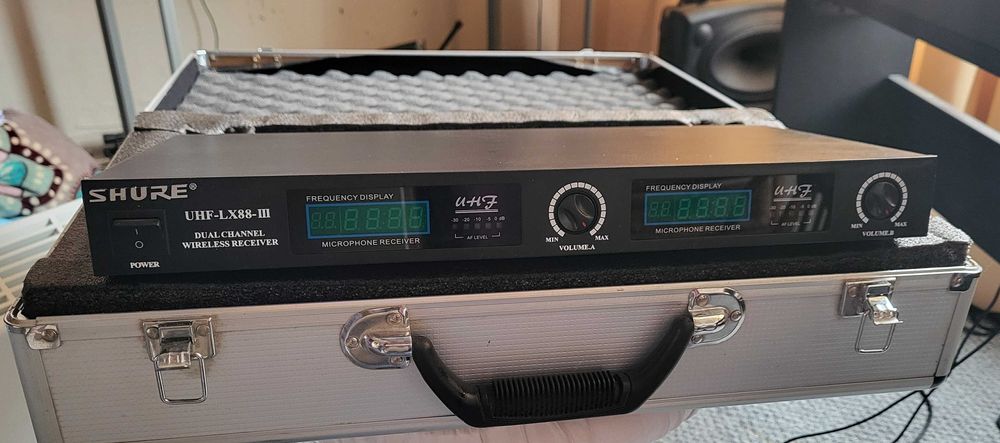 Продам радиомикрофоны SHURE в металлическом кейсе