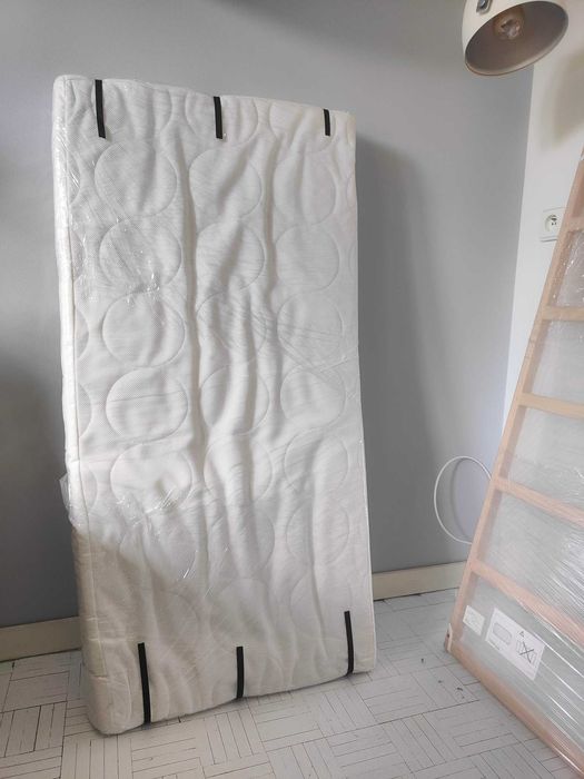Łóżeczko IKEA SUNDVIK 120×60 szare + materac JÄTTERÖTT