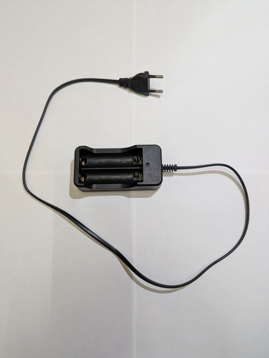 Зарядний пристрій для акумуляторів 18650